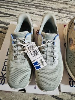 Skechers Women's Glide Step Sneaker  Gray Sizes 10, 7 