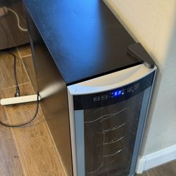 Digital Wine Fridge / Wine Cooler – Works Great