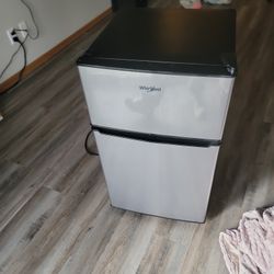 Whirlpool Mini Fridge 