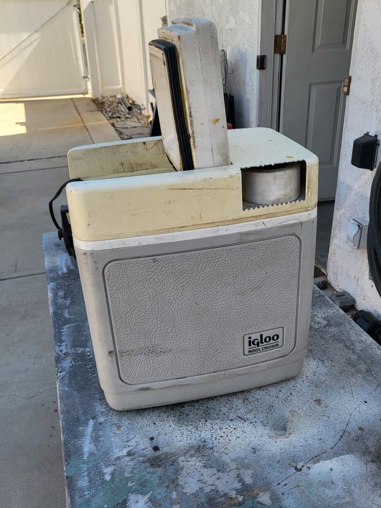 12 V. Cooler