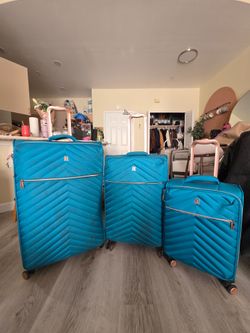 IT Luggage Plenitude 3-Piece Softside Spinner Luggage Set Suitcases