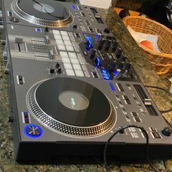 Pioneer DJ DDJ-REV7-N 2-Deck Serato DJ Controller