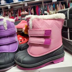 New Snow Boots Size 7