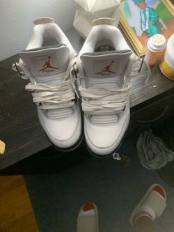 Jordan 4 white cement, slightly used with good condition.