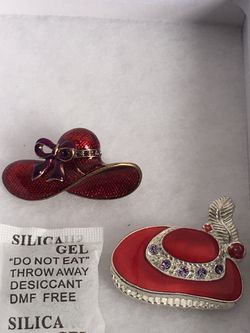 2 PRETTY LADIES RED HAT BROOCH PIN 😍😍 BOTH FOR $12
