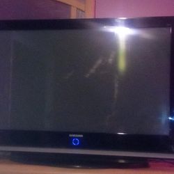 TV 46inch and dresser