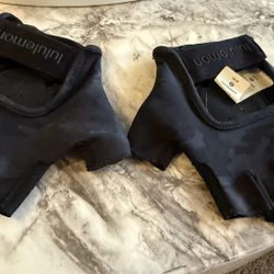 Lululemon Women’s Training Gloves – Black Camo (Size XS/S)