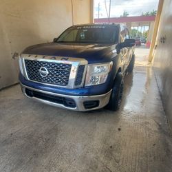 2017 Nissan Titan