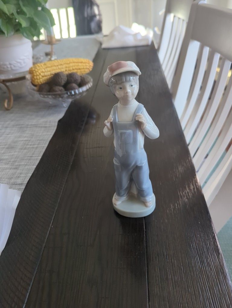 Lladro Spain Porcelain Figurine