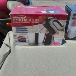BRENTWOOD STAND AND HAND MIXER 
