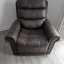 TRIPLE POWER LIFT  RECLINER ' PRICE TO SELL "