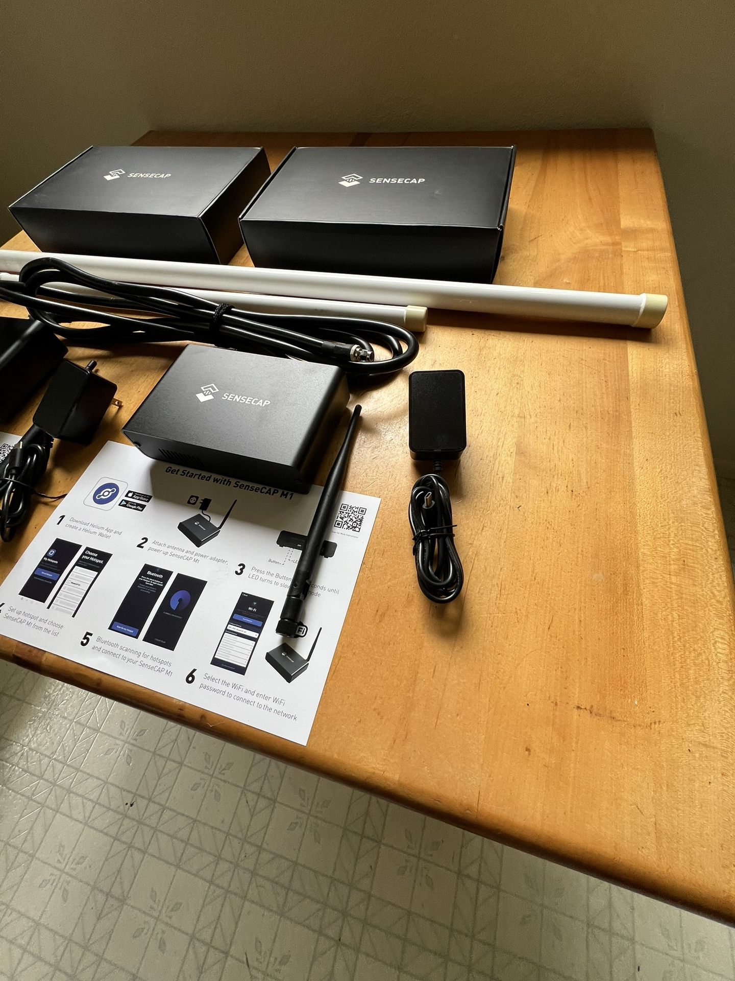 2 SenseCAP M1 Helium Crypto Hotspot HNT Miners US915mhz, 4 And 5.8 dbiUS915  Antenna