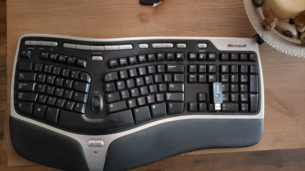 Microsoft Natural Ergonomic Desktop 7000