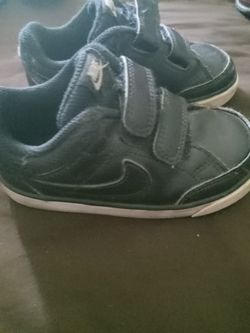 Nike Tennis Shoes
