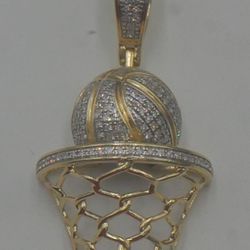 10KT YELLOW GOLD BASKETBALL PENDANT 4.4 GRAMS W 0.50 CARATS 118 DIAMONDS MINT. 885173-3. 
