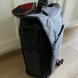 Targus Convertible Messenger Notebook Case New 