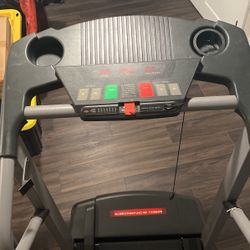 Weslo Cadence 450 Folding Treadmill for Sale in North Massapequa NY OfferUp