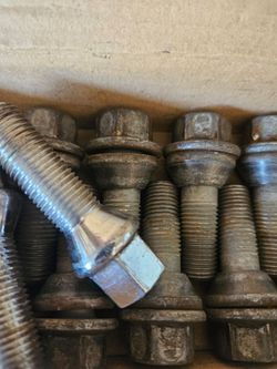 Lug bolts for 09 Volvo XC90