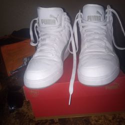 Pumasonly Wear Once $50  They Smell Like New