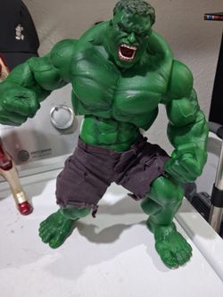 2003  Marvel incredible Hulk  13 inches. rotocast figure,  with real fabric pants.  Good condition.