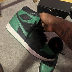 Pine Green Jordan Retro 1s