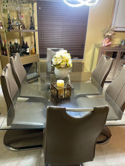 Glass dining room set , 4 to 6 chairs