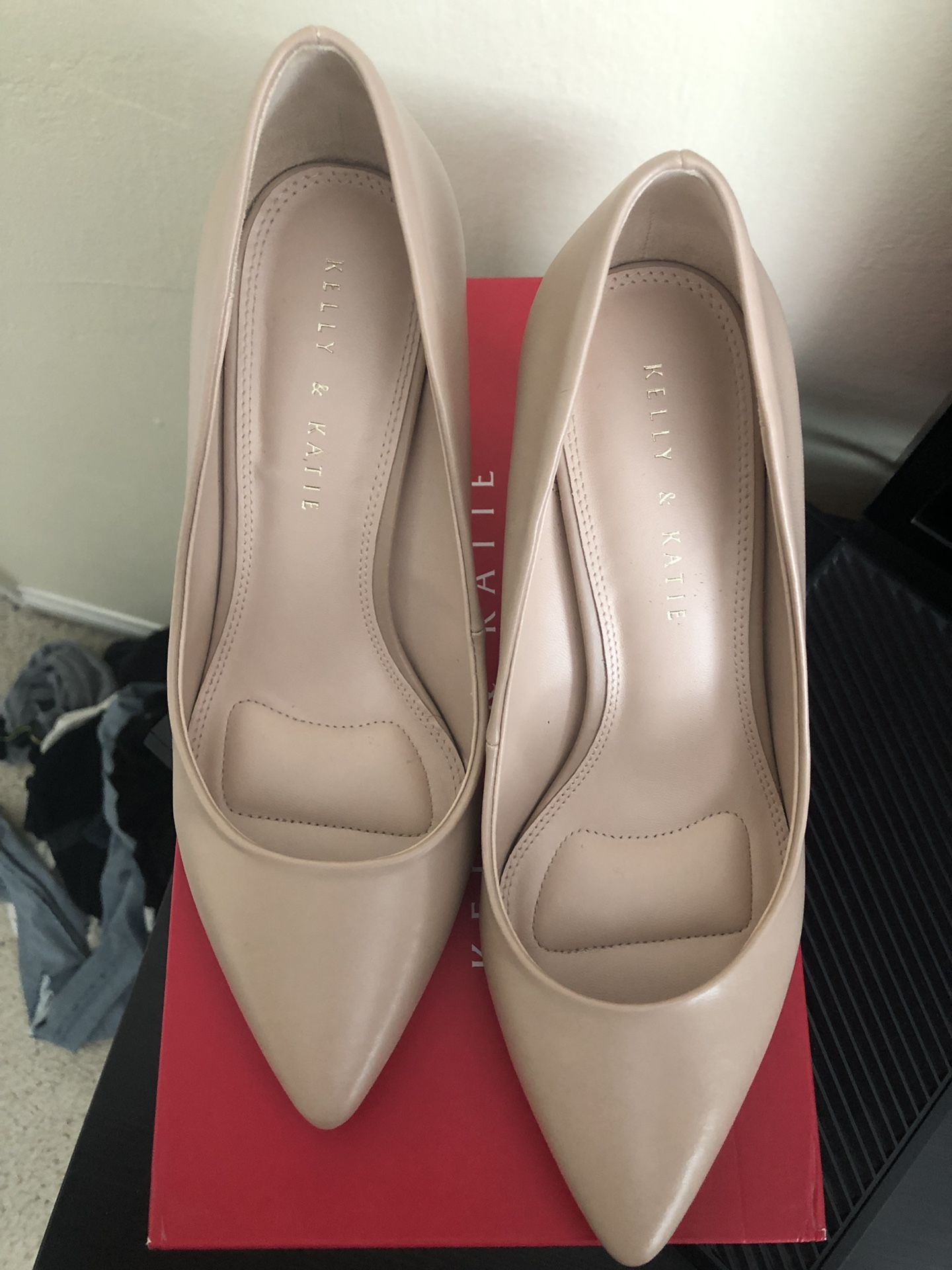 Kelly and deals katie astivia pump