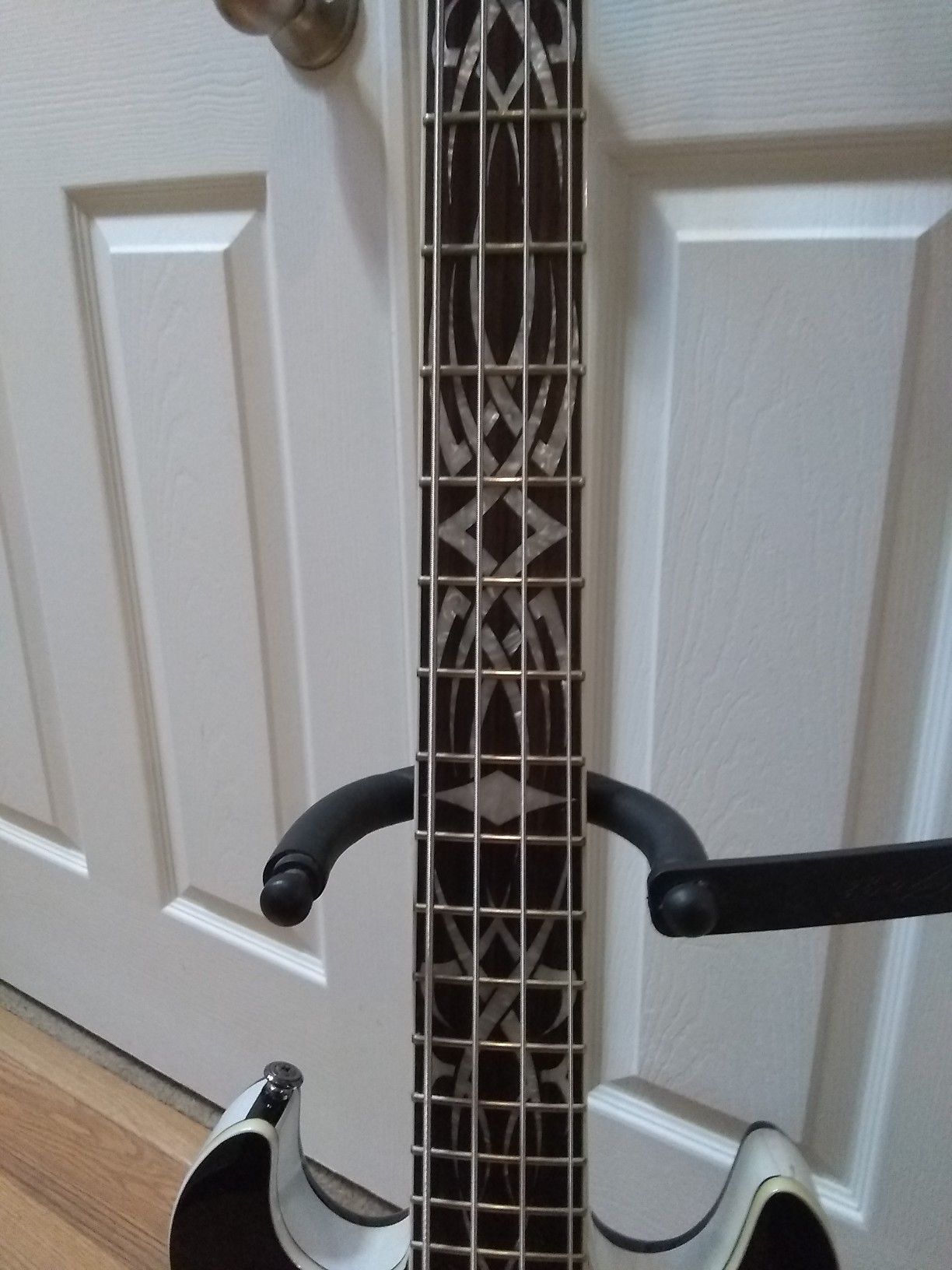 Schecter diamond series devil tribal bass for Sale in Hillsboro