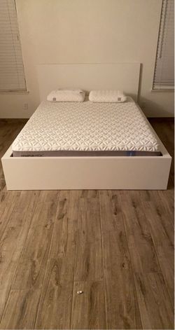 Tempur-Pedic Mattress with White Bed Frame