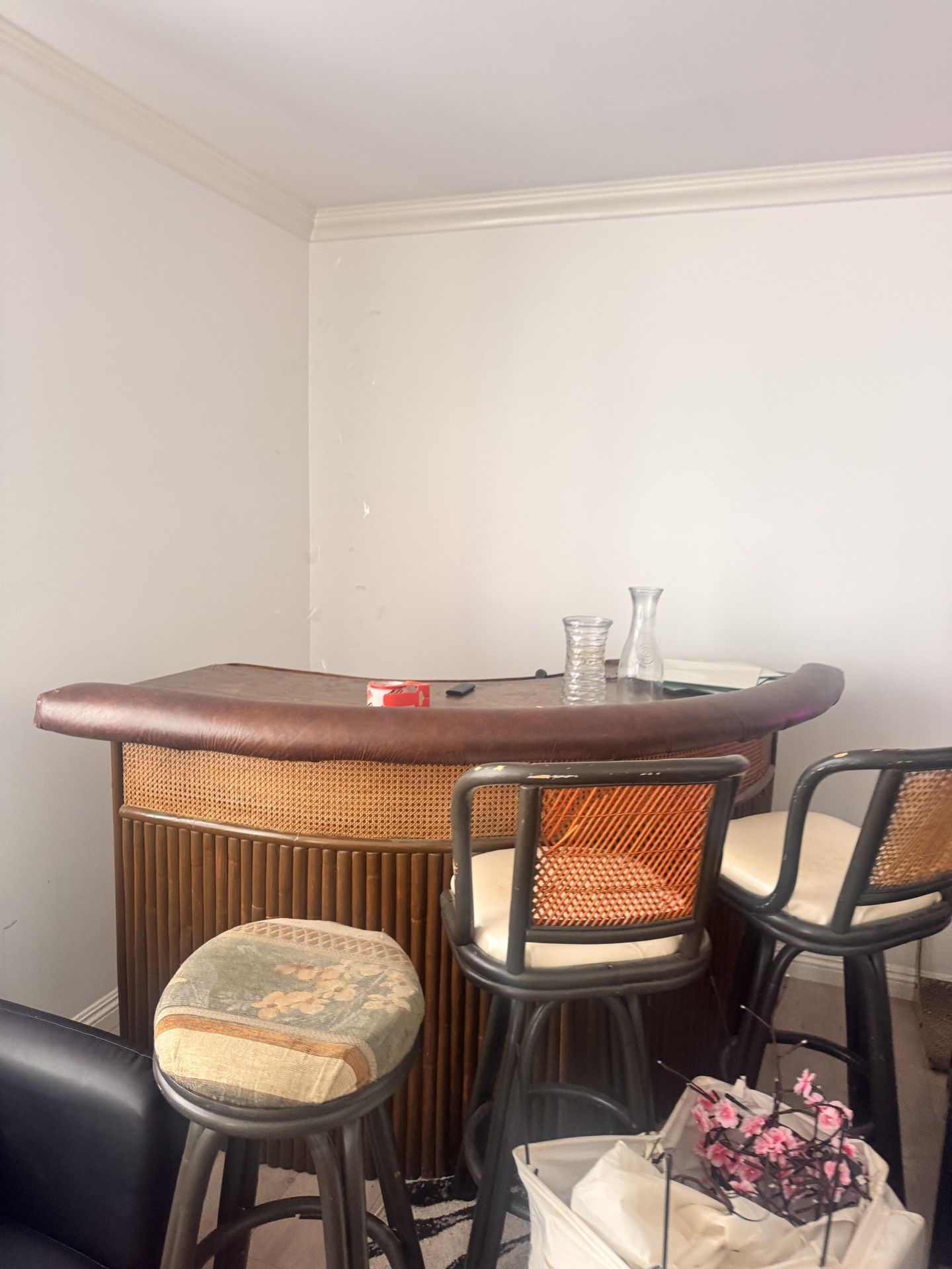 BAR + BARSTOOLS 
