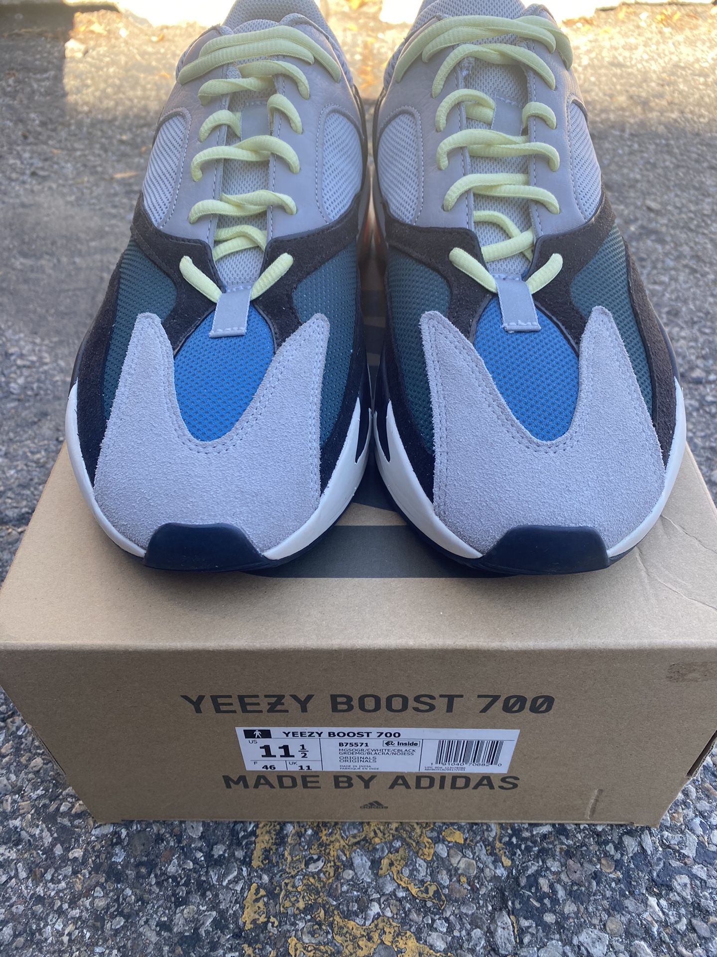 Yeezy “Wave runner” Size 11.5