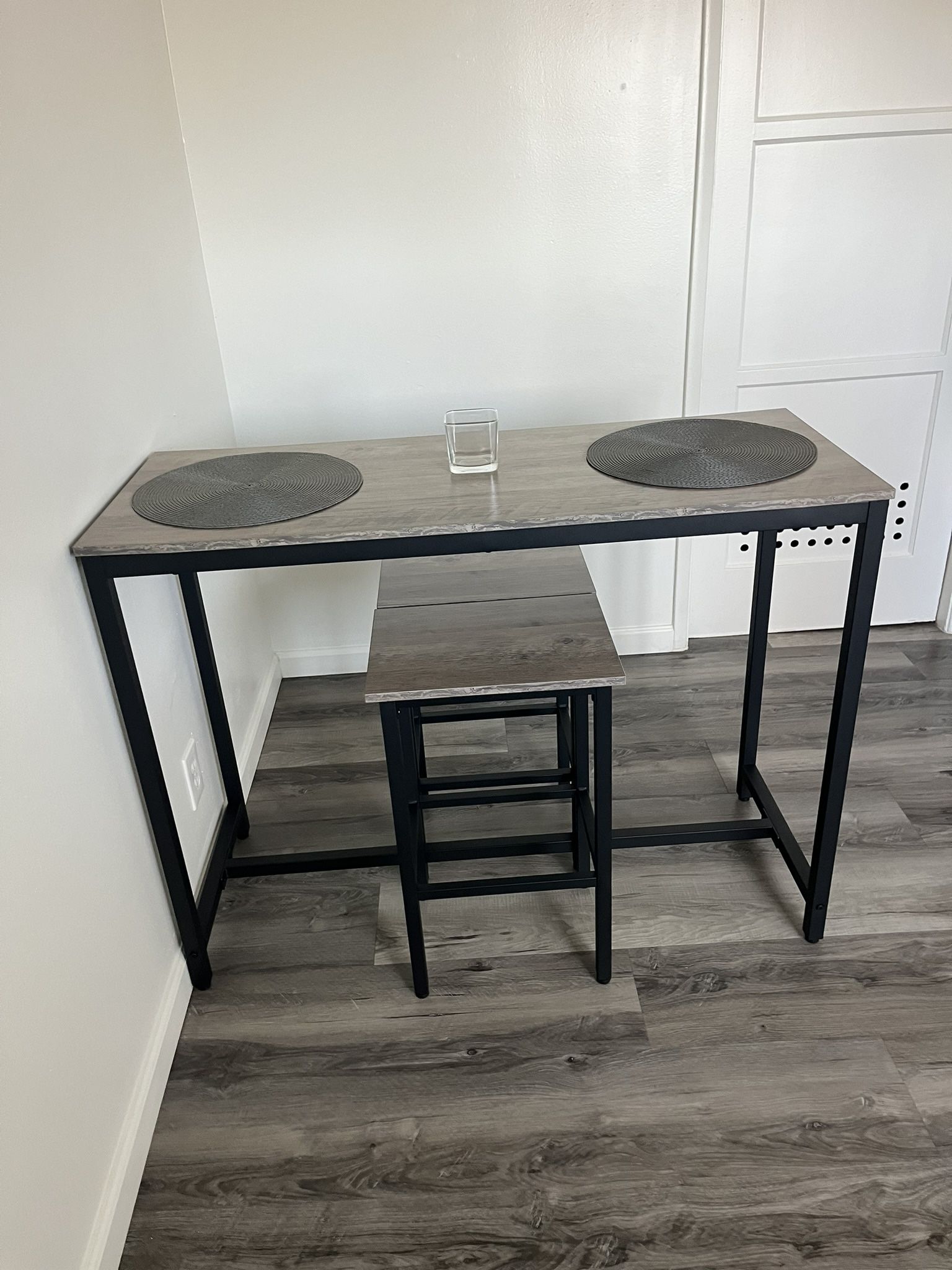 Kitchen Table With Stools 