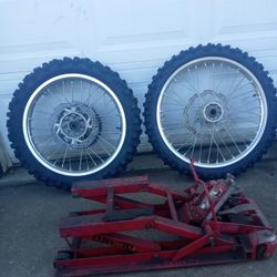 Dirt Bike Tires & Lift