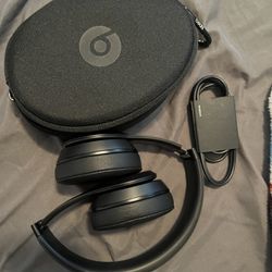 Beats Solo 3 Wireless Brand New (Small For Kids)