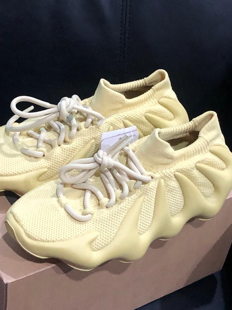 Yeezy 450 Sulfur display picture 1