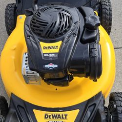 Podadora Dewalt  Gas  Self Propele