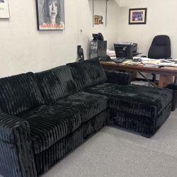 New 92x69 Sectional Couch / Free Delivery 