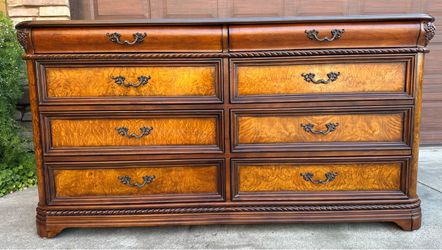 Aspen Home 8-drawer Dresser