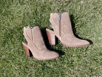 Dolce Vita Woman’s Booties Tan Brand New Boots Size 6 Shoes