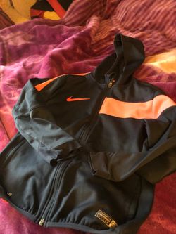 Nike hoodie jacket for youth size maybe 10-12 perfect for winter