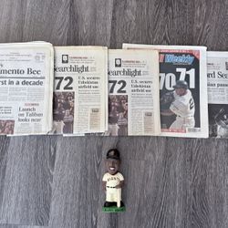 Barry Bonds 2001 HR Record Chase Collection 70 & 72 Newspapers + Bobblehead + Baseball Weekly