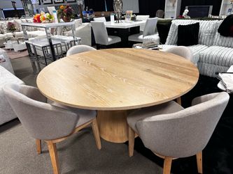 Beautiful dining table set! $1499 🧡☎️✨ Easy financing!