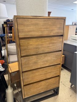 Tall 5 Drawer Dresser - Excellent Condition