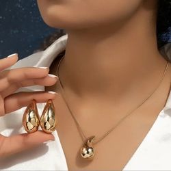 Teardrop Necklace And Earrings Set