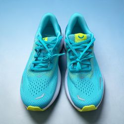 True Motion Running Sneakers