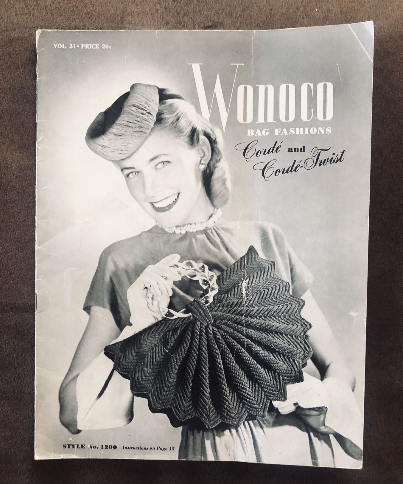 Vintage 1945 Wonoco Bag & Fashions Magazine GC