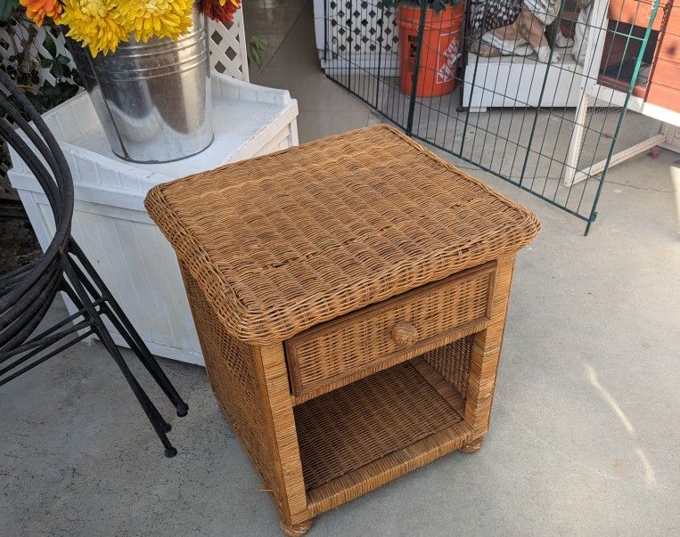 Wicker Nite Stand / End Table
