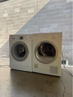 BOSCH WASHER AND DRYER (READ DESCRIPTION)