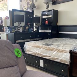 Super Deal On This Black Bedroom Set Complete With Free Mattress!