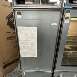 SubZero 30” Wide Panel Ready Built in Bottom Freezer Fridge - Used 